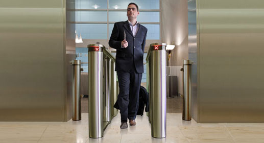 Airport Swinglane, the new self-boarding optical turnstile by Boon Edam