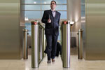Airport Swinglane, the new self-boarding optical turnstile by Boon Edam