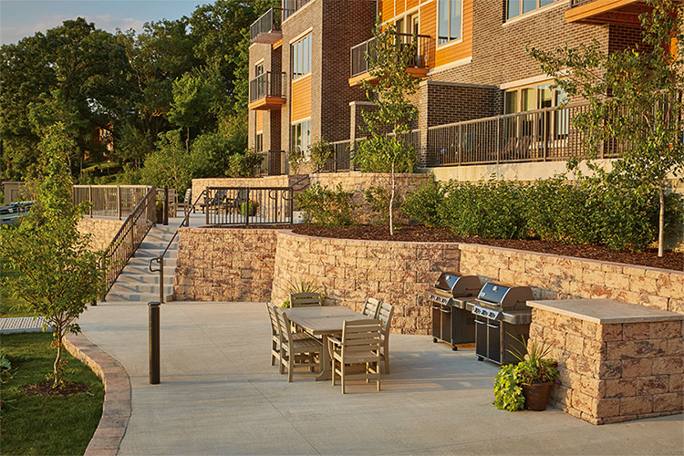 2017 Excellence in Hardscape Awards Recognizes County Materials' Concrete Pavers, Slabs and Retaining Walls