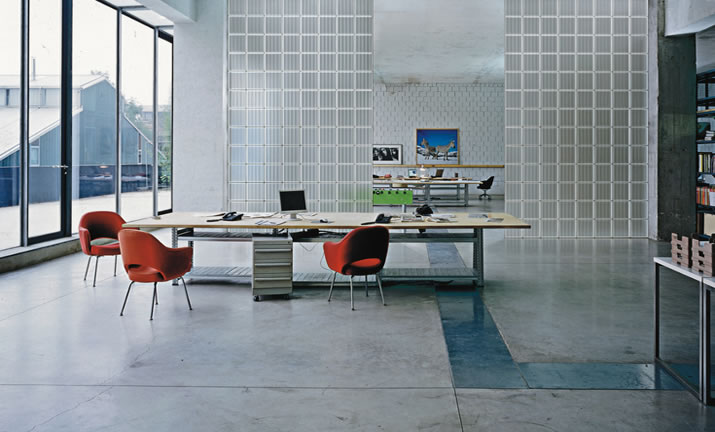 5 Crazy Modern Glass Wall Partition Ideas for a Loft Apartment