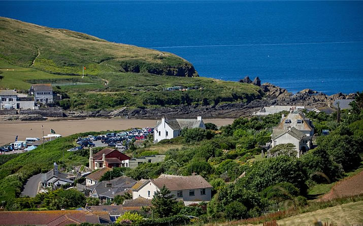 6 Ways To Overcome Coastal Landscape Installation Challenges