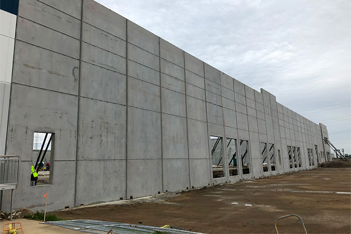 Advantages of Insulated Sandwich Walls - Veterans Memorial Parkway Warehouse Project Feature