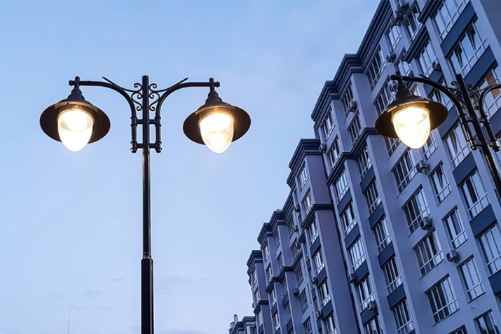 An alternative to union metal light poles: resin-based lampposts