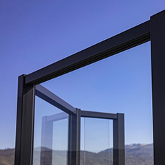 eGlass Element™ system reveals the beauty of your environment with an aluminum top rail that is nearly invisible