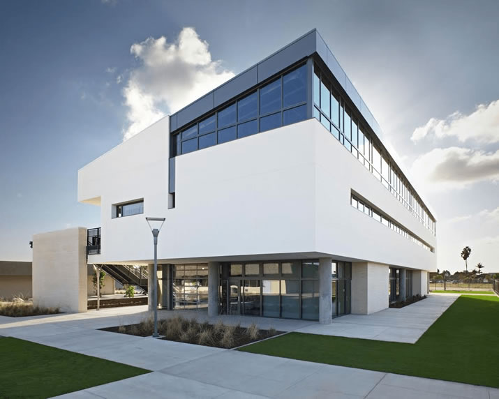 Exterior Wall Finish Offers Curb Appeal, Design Versatility and Cost Savings for School