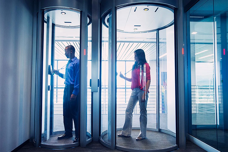 How are mantrap portals designed to mitigate physical security risk?