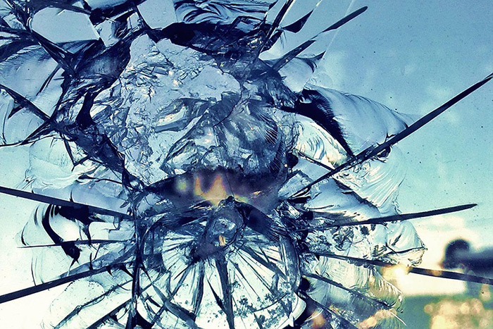 How Bulletproof Glass Prevents High-Velocity Spall – Even on Failure