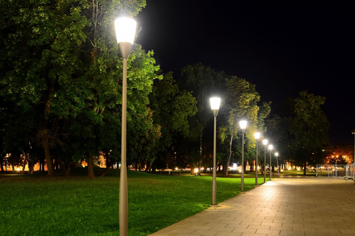 How To Avoid The Most Common Problems With Commercial Lampposts
