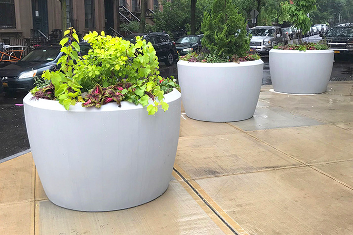 How to Showcase Your Business During the Winter with Planters