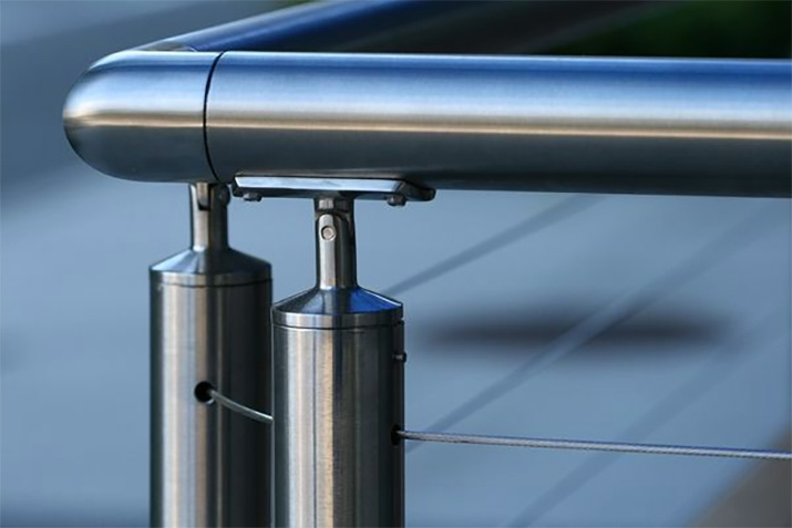 Round stainless steel railing systems