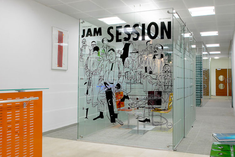 The Benefits of Using Interior Glass in the Office of 2018