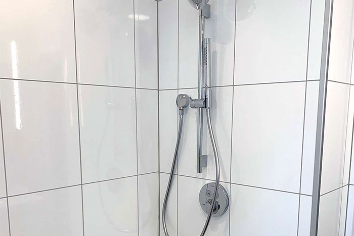 High Gloss Acrylic Shower Wall Panels - Innovate Building Solutions